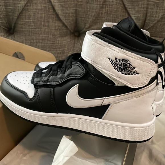 Jordan's Hi Flyease NEVER WORN - Picture 3 of 5